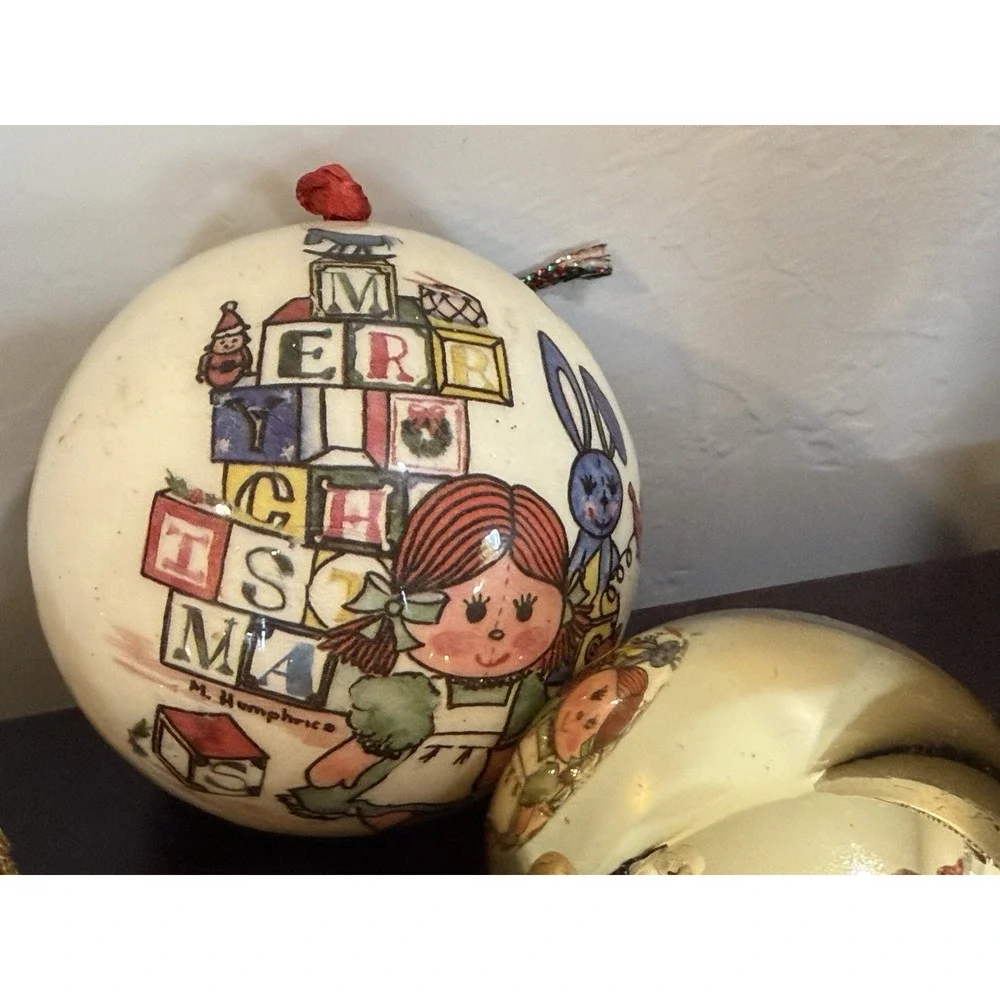 8 Vintage Ornaments Christmas Gold Decorative Balls‎  Mixed Some Worn